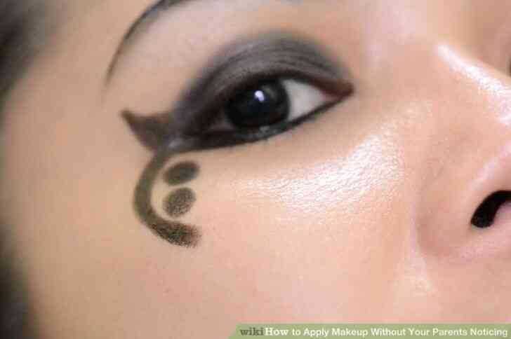 Image intitulée Appliquer Gothique de maquillage pour les Yeux Intro